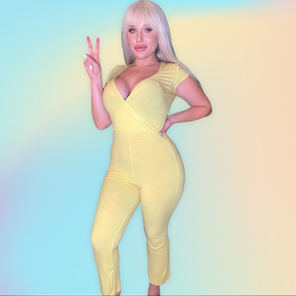 Yellow V-neck romper/jumpsuit